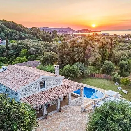 Dias Villa *